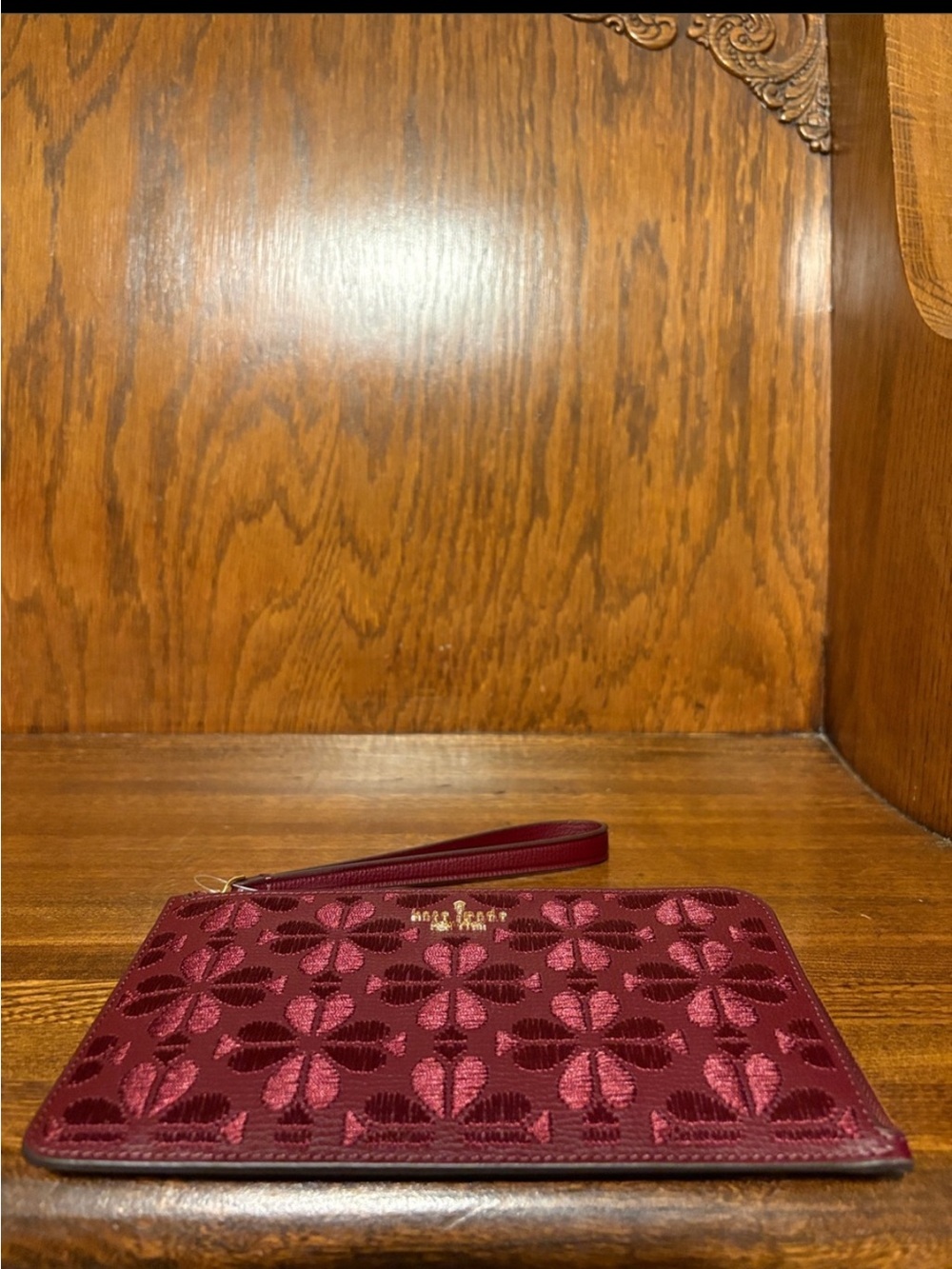 NWOT-Kate Spade-Lucy-Med L-Zip Wristlet-Spade Flower Embroidery-Dark Merlot-$159 - Picture 3 of 7